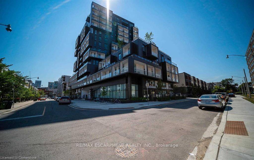 Welcome to Sq2, an elegant condominium in the masterplan community by award winning builder, Tridel.