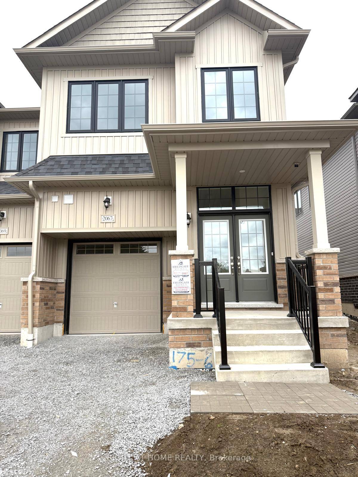 Lease this vibrant END UNIT, 4 beds, 3 baths with luxury finishes amp ; 3 parking included !