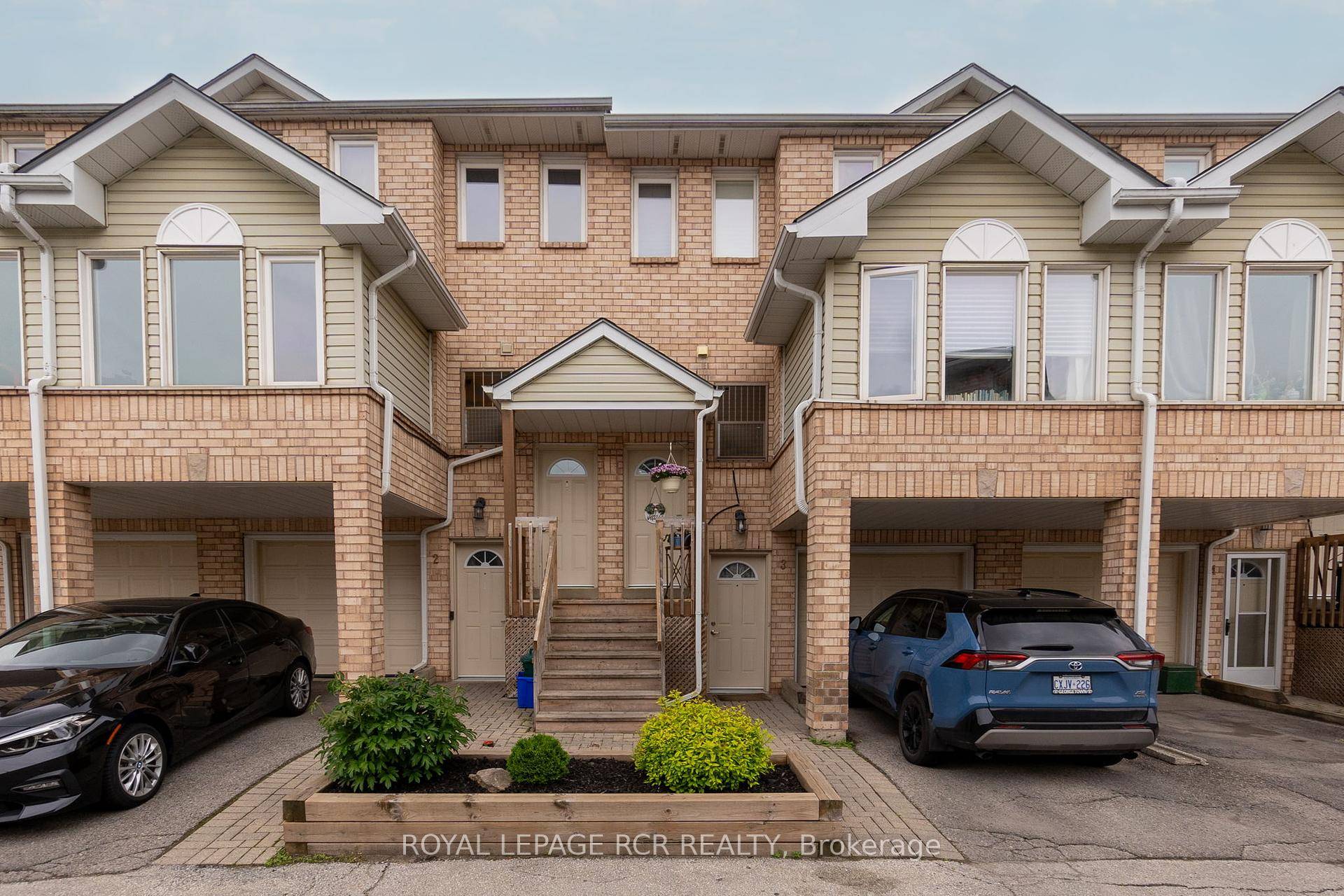 Welcome to 3A Robert Lane A Stylish Condo Townhouse in the Heart of Georgetown !