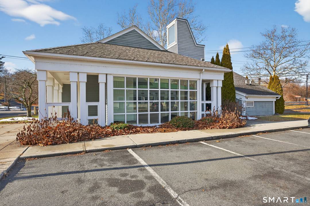 Prime commercial opportunity located in the heart of Higganum.