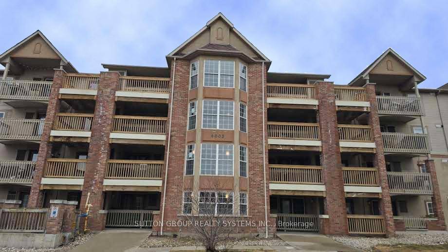 Location ! Enjoy this Beautiful 2 Bedroom 2 Bath Home in the Heart of Burlington !