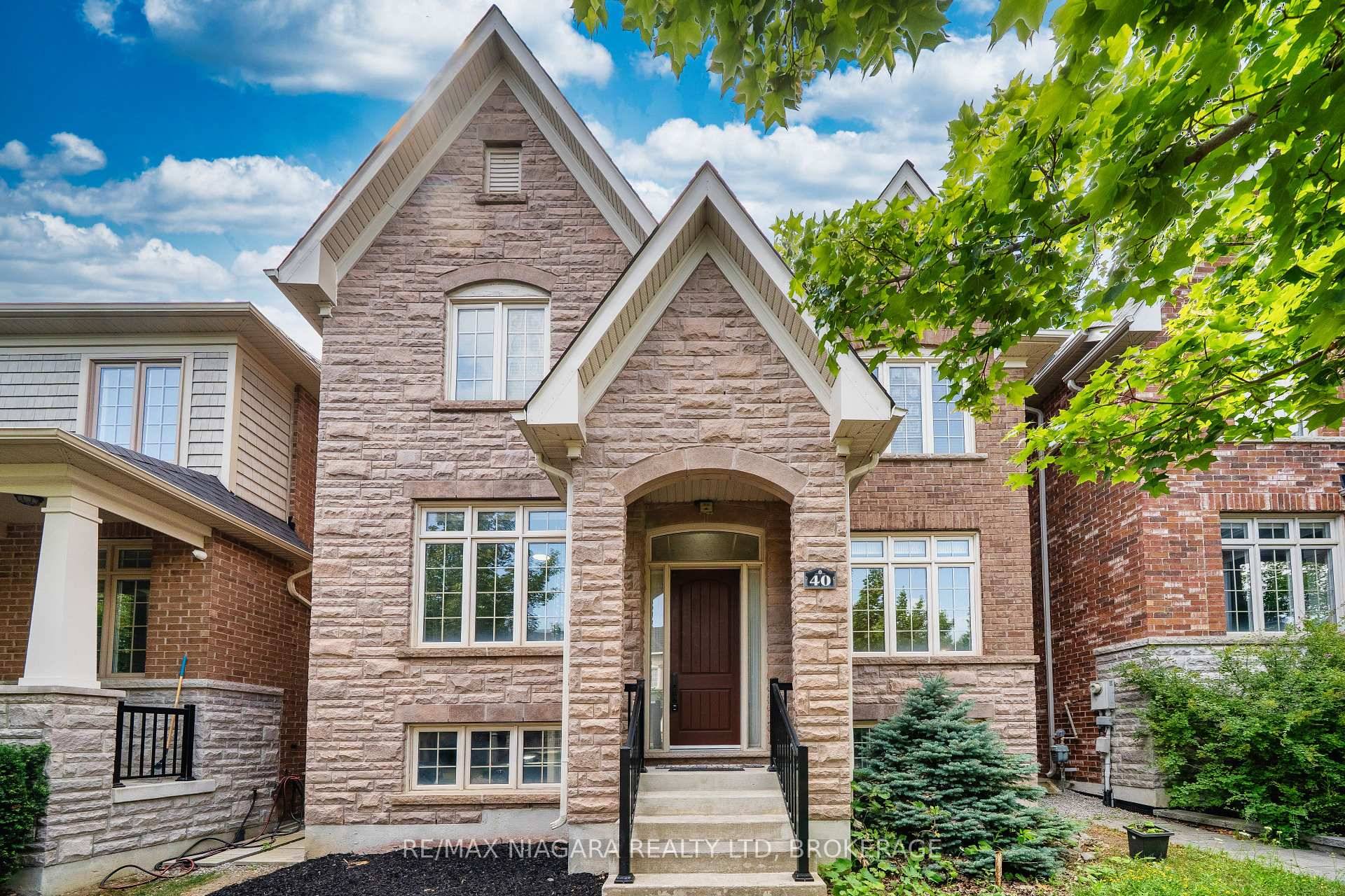 Your Search Ends Here ! Welcome to this highly sought after Angus Glen West Village Your Search Ends Here !