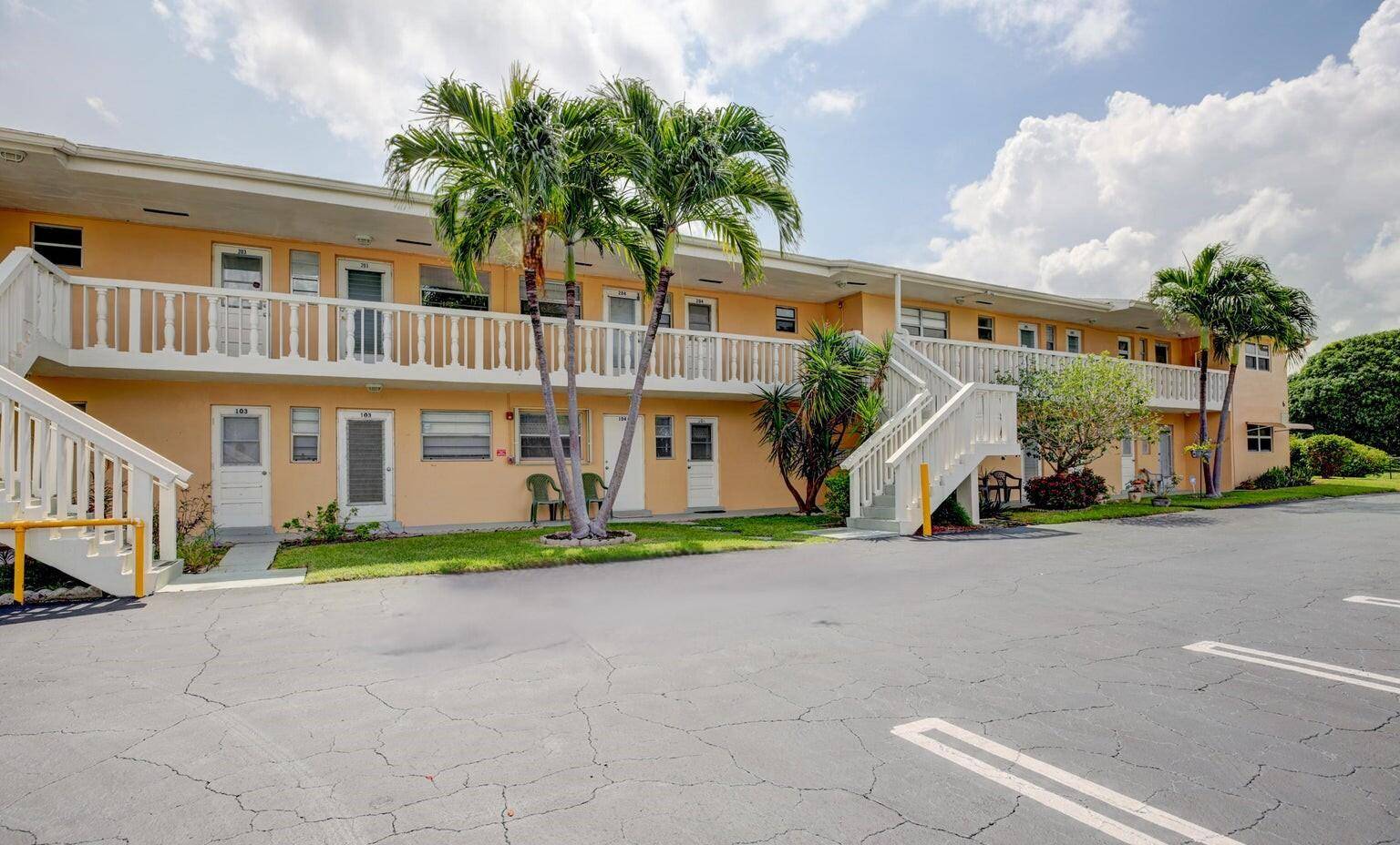 Welcome to this hidden gem at Village Royale !