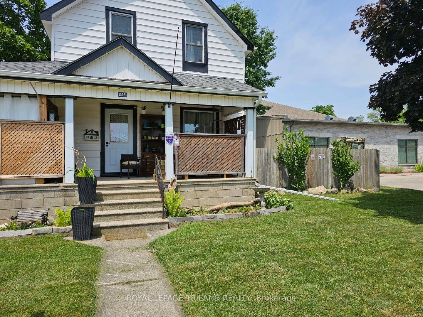 Welcome to this amazing family home or starter home !