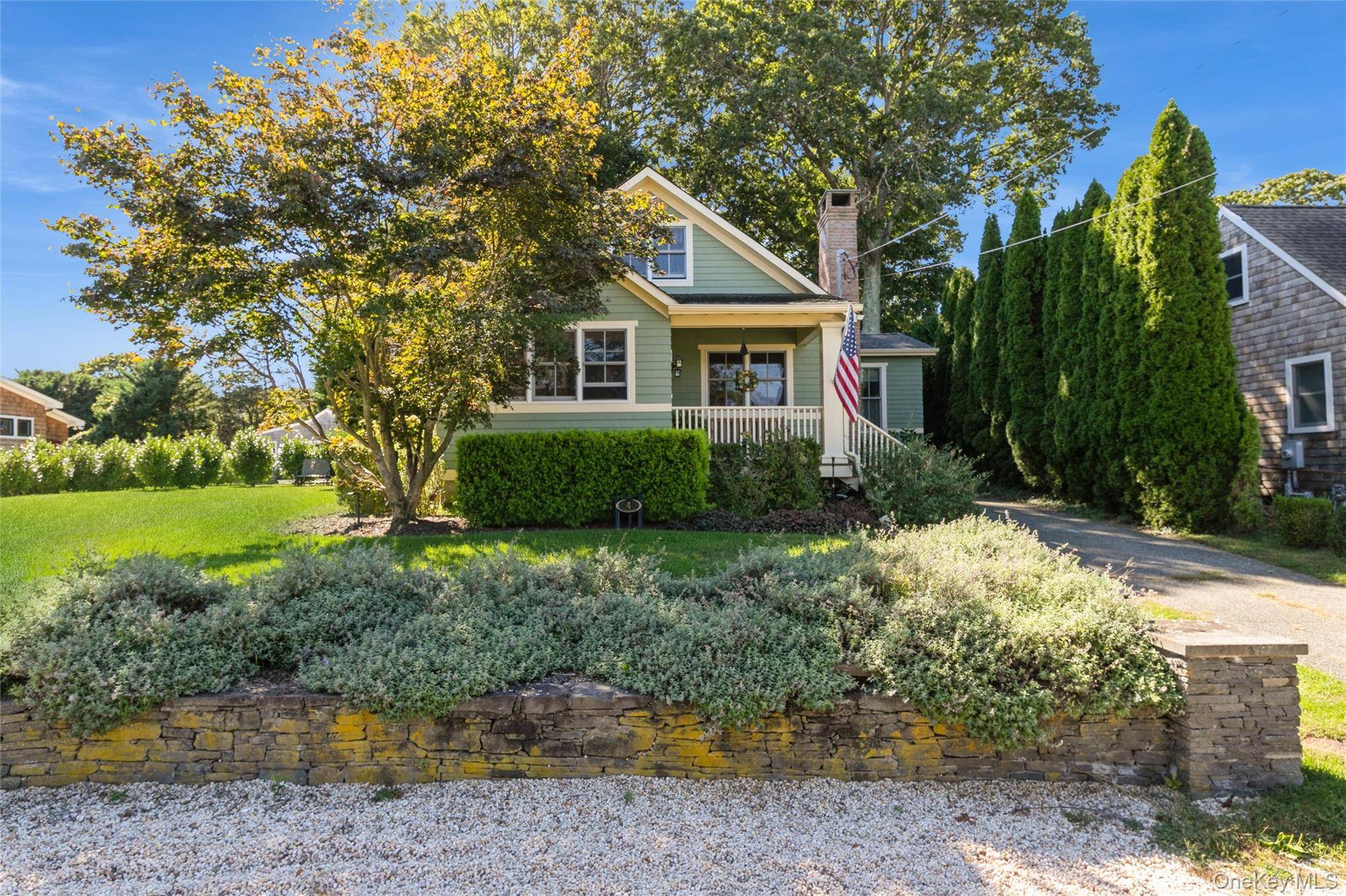 New Suffolk, North Fork The Ideal Pied a Terre, Weekend Retreat, or Year Round Residence Discover this charming Arts amp ; Crafts home just moments from the beach in the ...