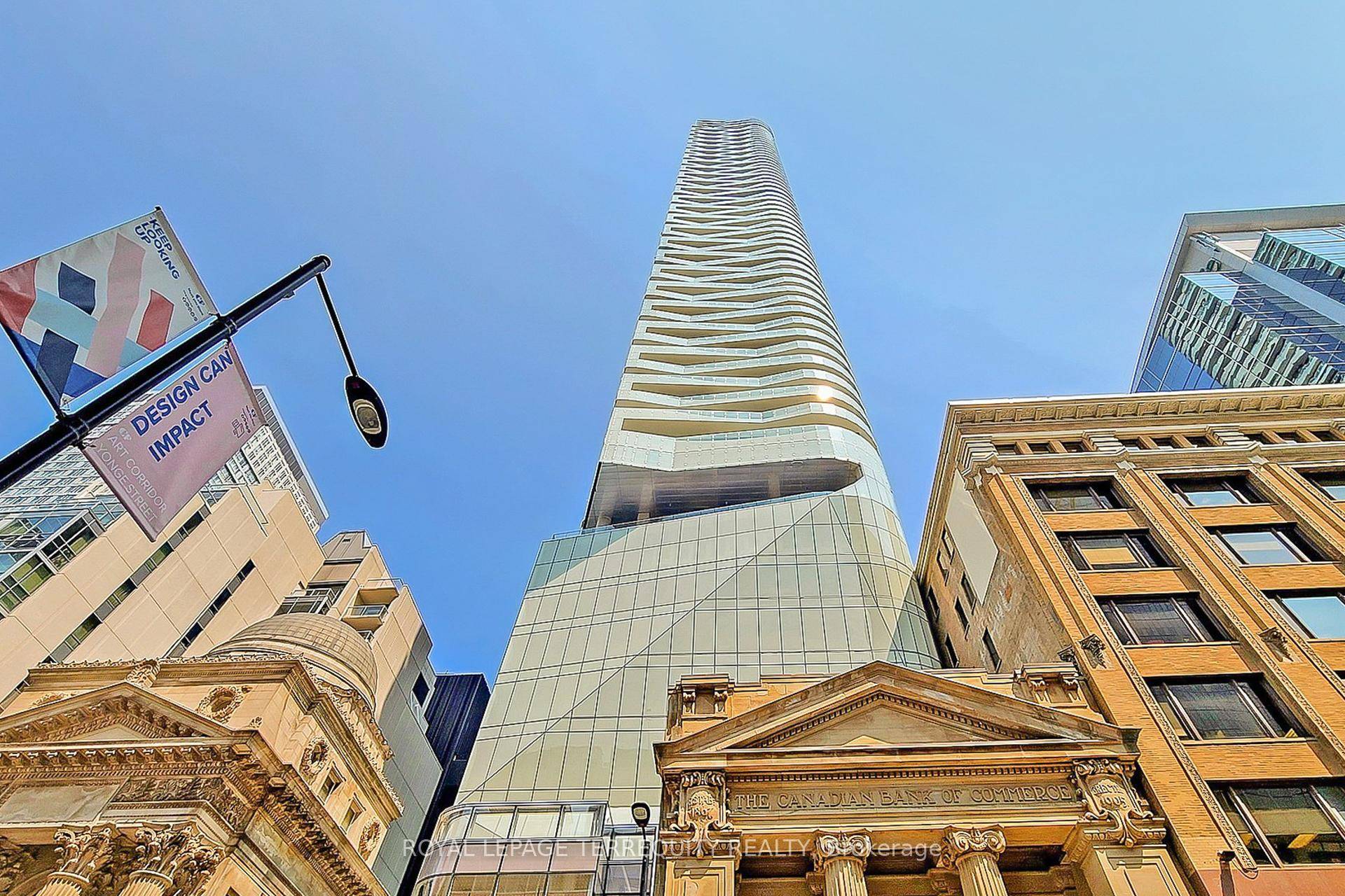 882 Sq Ft Bright amp ; Spacious Open Concept Luxurious 3 Bedroom Corner Suite With Breathtaking Views.