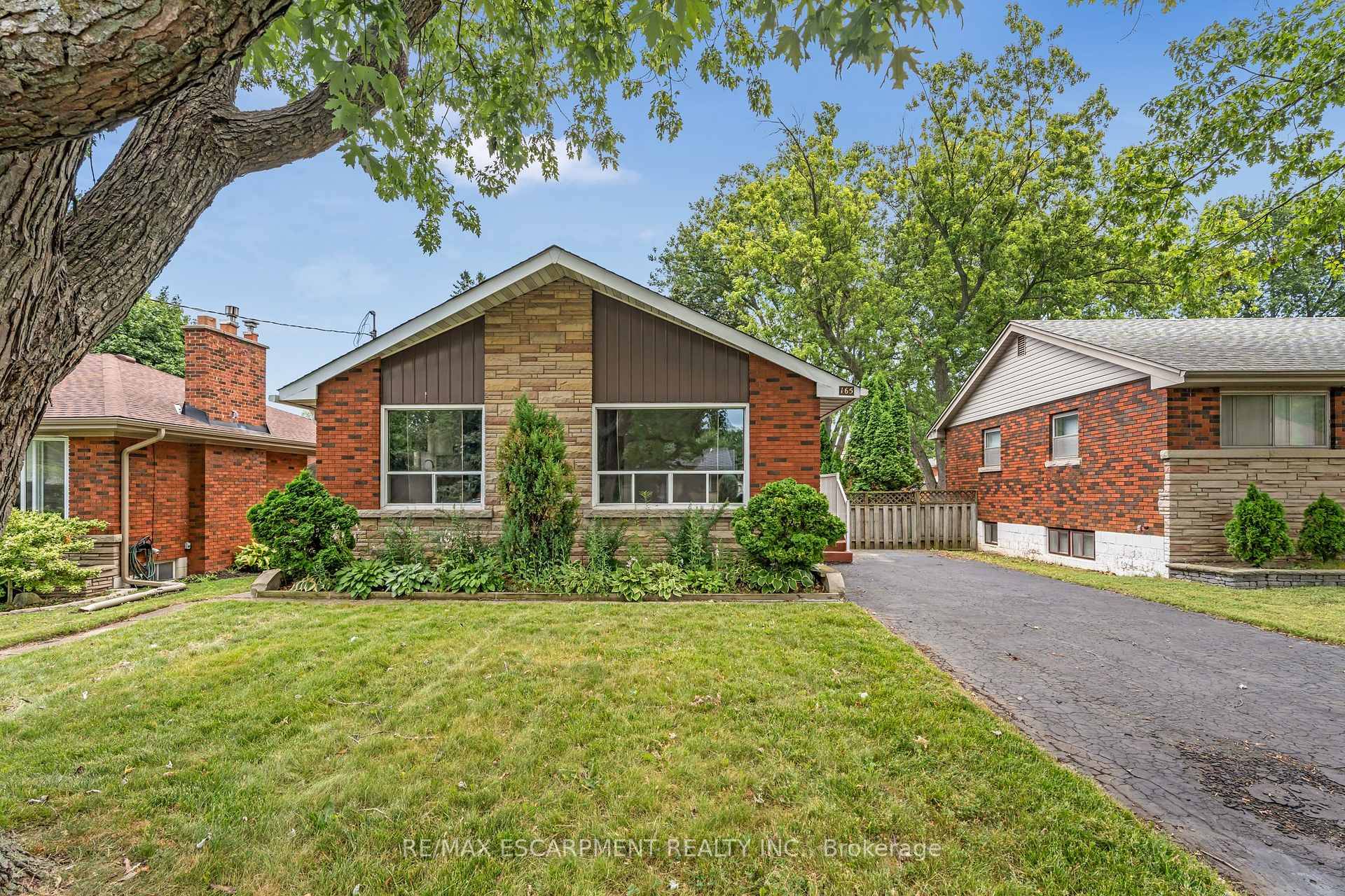 Fantastic opportunity to own a beautifully maintained and exceptionally clean 3 bedroom bungalow, tucked away on a family friendly, tree lined street.