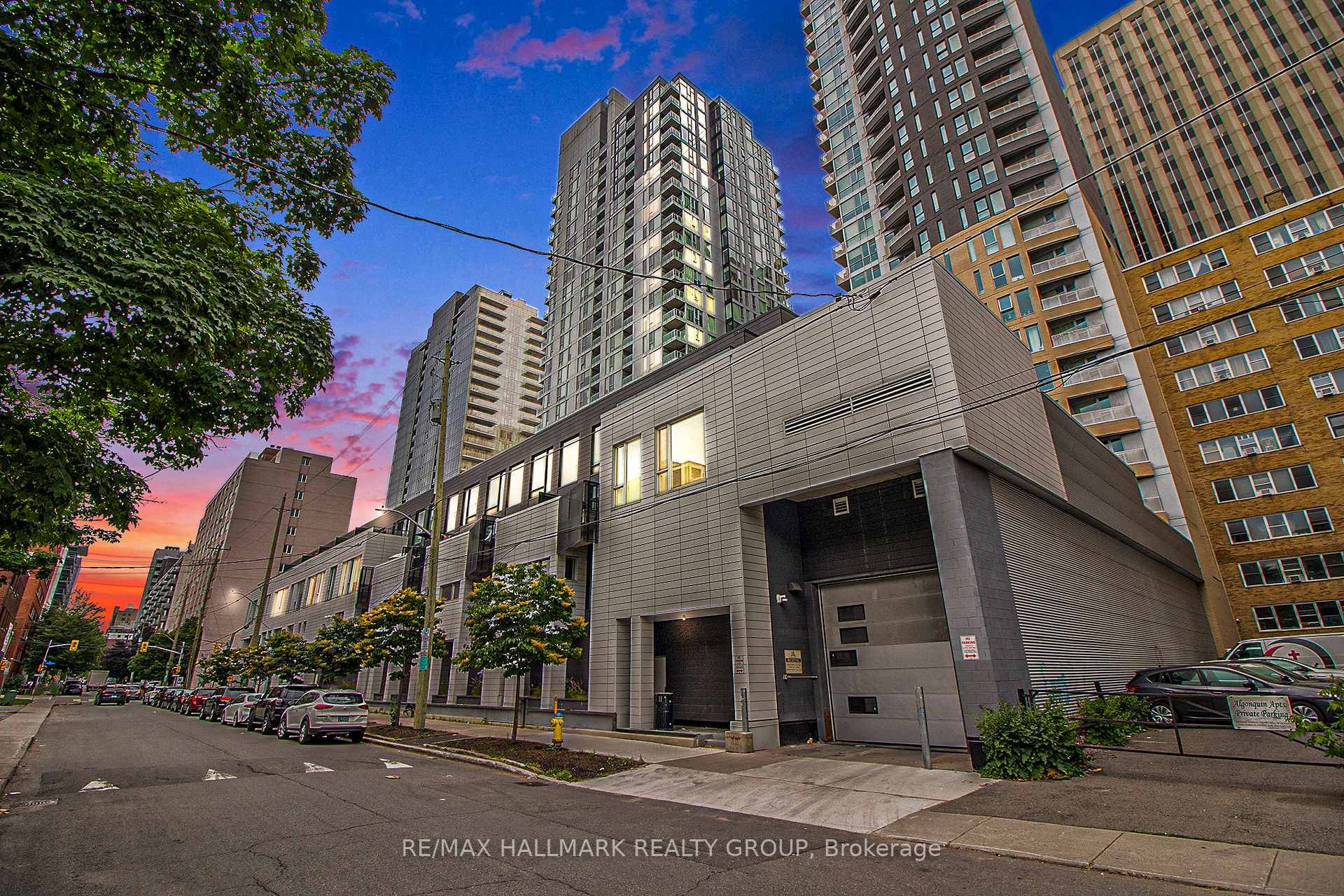 Gorgeous 2 storey fully furnished loft apartment in the Tribeca Lofts.
