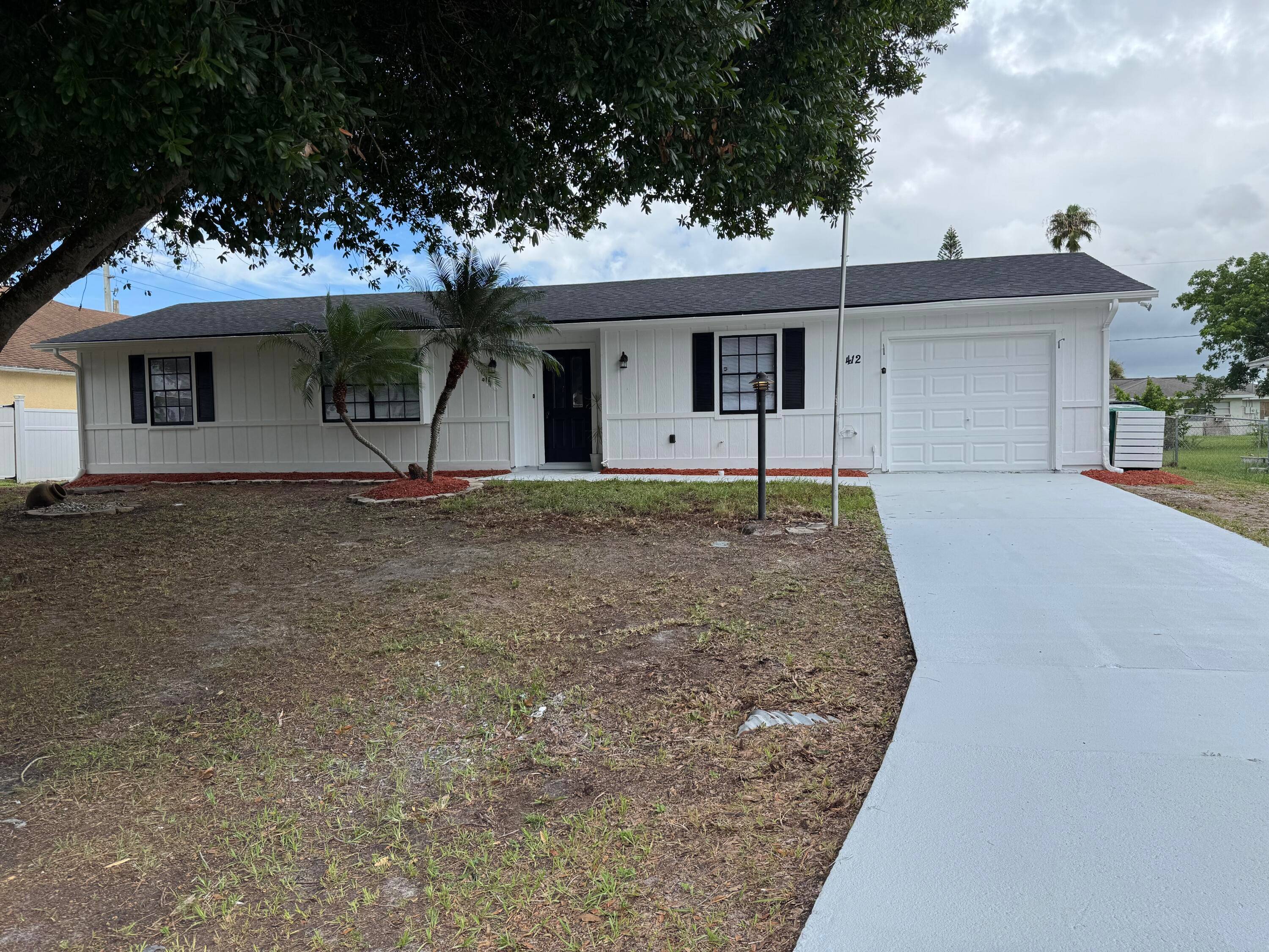 Outstanding location ! Just off Saint Lucie West and Airoso and minutes away from Crosstown, I 95, Turnpike, Mets stadium, beaches, fine restaurants, shops and more.