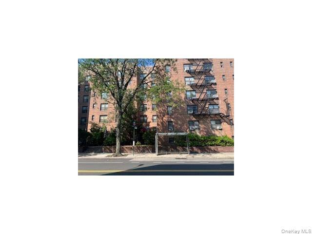 Welcome to 65 10 108th Street, Unit 3M a classic mid century co op in the heart of Forest Hills.
