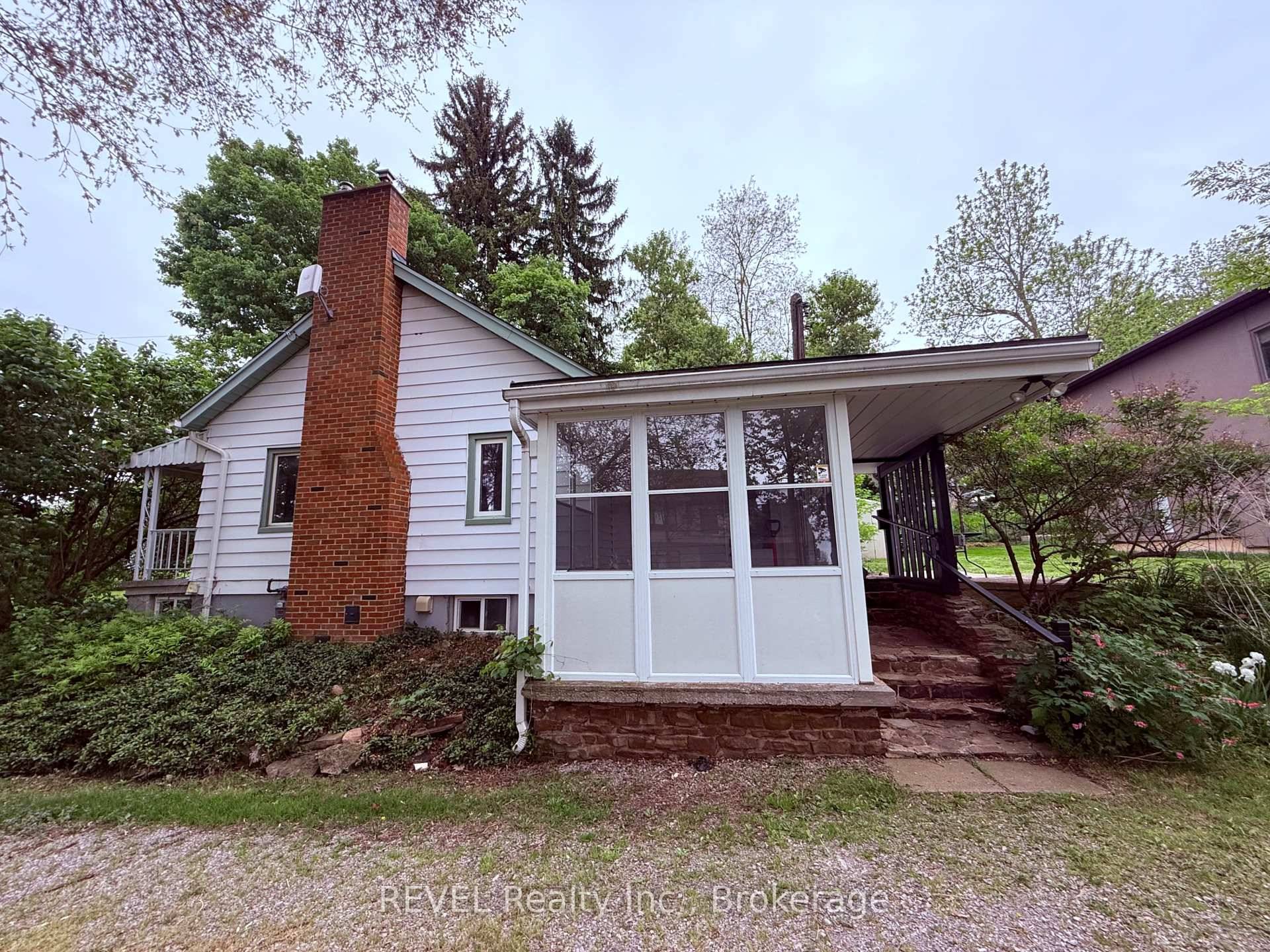 An incredibly rare opportunity to rent a Niagara on the Lake home in an exceedingly high end neighborhood.