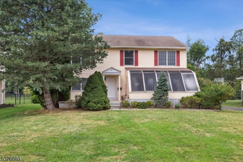Spacious Colonial with Golf Course Views in Florham Park !
