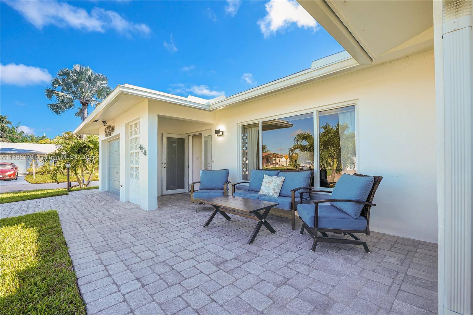 BEAUTIFUL AND CHARMING 2 2 HOME IN THE DESIRABLE 55 COMMUNITY OF MAINLANDS OF TAMARAC.