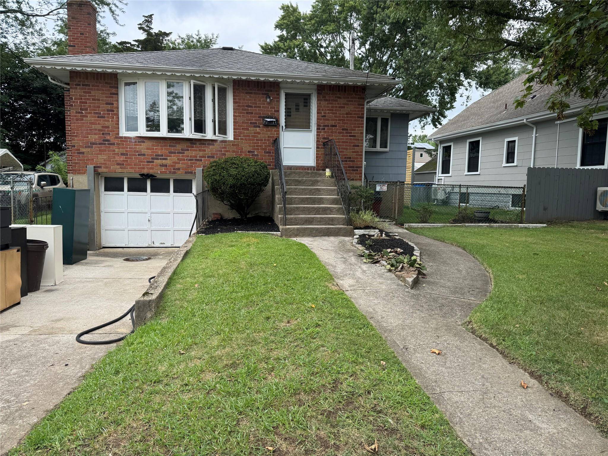 Bellmore 1 Family Ranch house with fully finished basement and attached garage for sale.