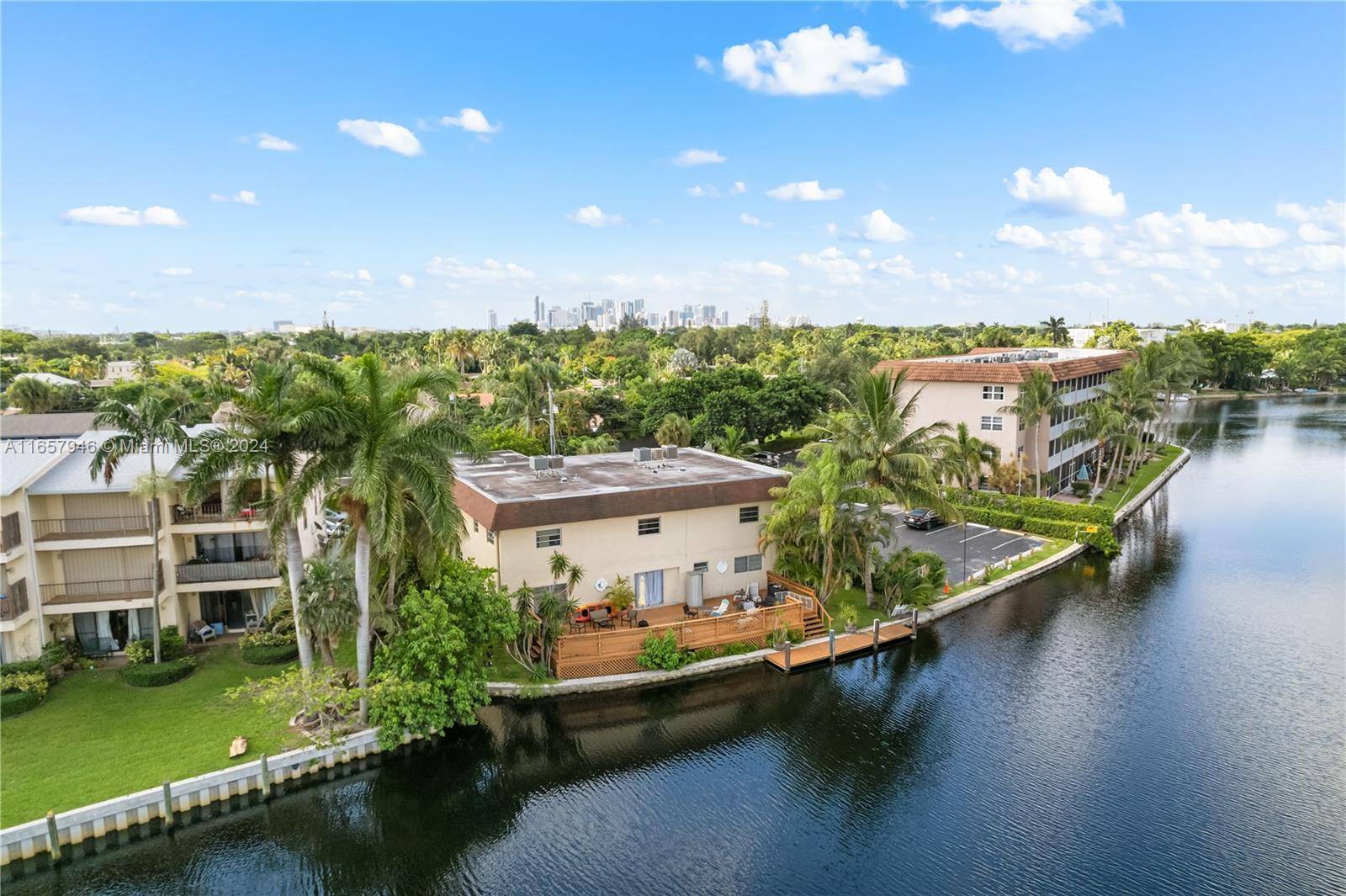 5 Unit waterfront building in desirable Middle River Terrace submarket in Fort Lauderdale.