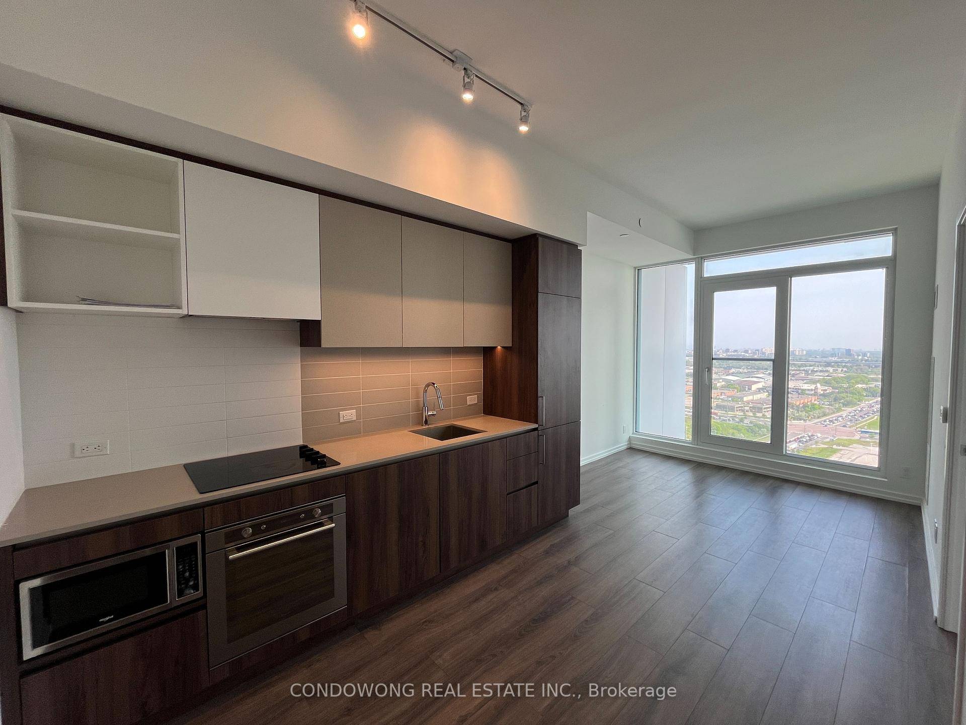 Luxury 1 Bedroom Den with 2 Bath At The Stunning Transit City Tower In A Prime Location In Vaughan Metropolitan Centre.