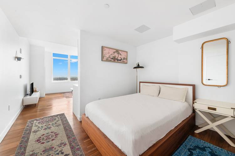 Perched on the 32nd floor of The Greenpoint, Residence 32F is a rarely available oversized alcove studio offering thoughtfully separated living and sleeping spaces, sweeping panoramic Brooklyn views, and the ...