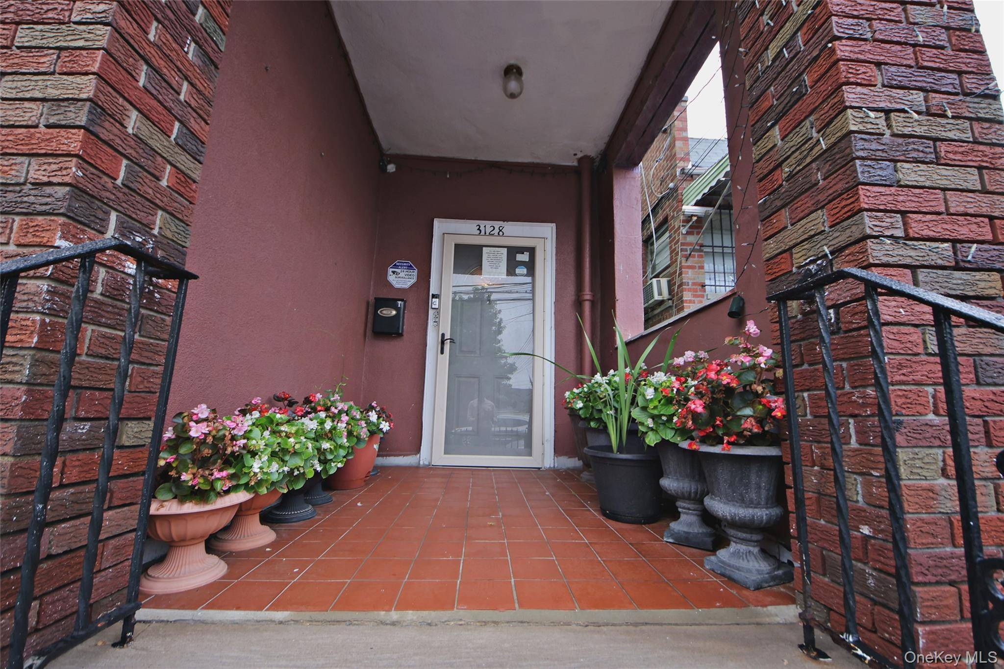 Fully detached 2 family home in the Laconia section of the NE Bronx.