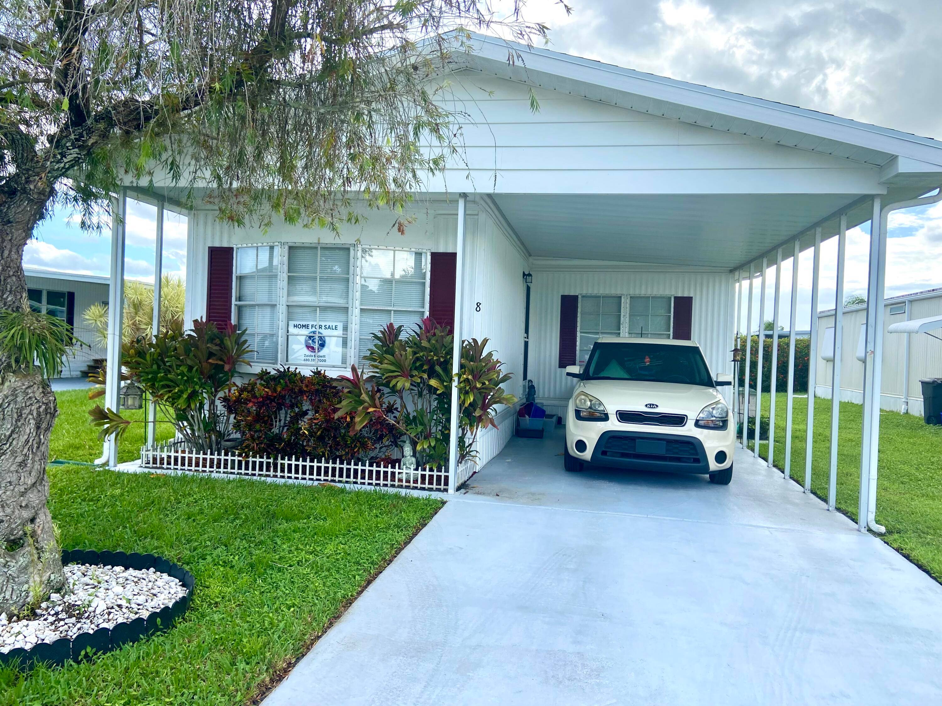 Welcome to 8 Florencia Lane in Port Saint Lucie Fl.