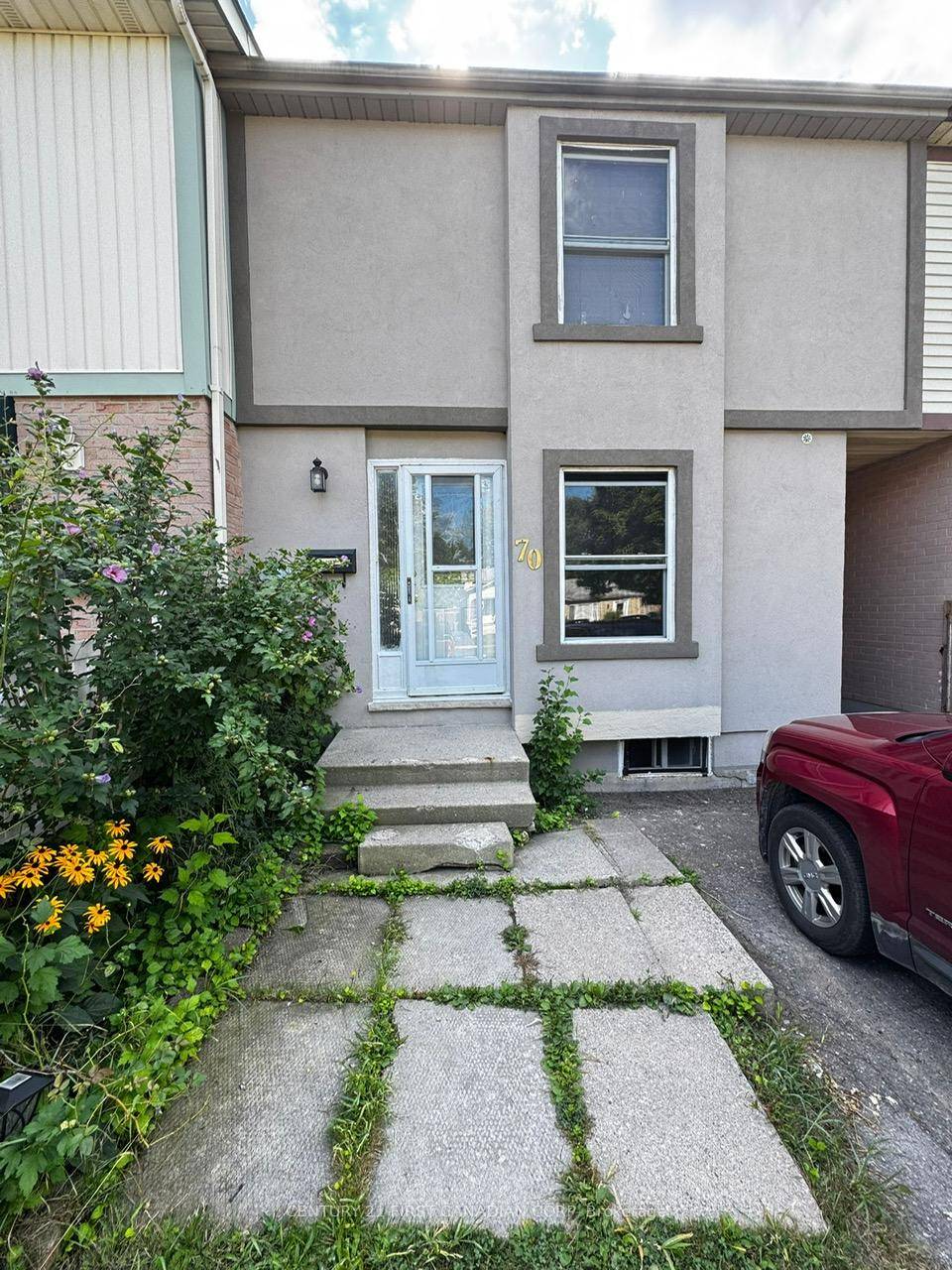 Welcome to 70 Adswood Rd in London's south end, conveniently within walking distance to heritage park and Wilton Grove Public School.