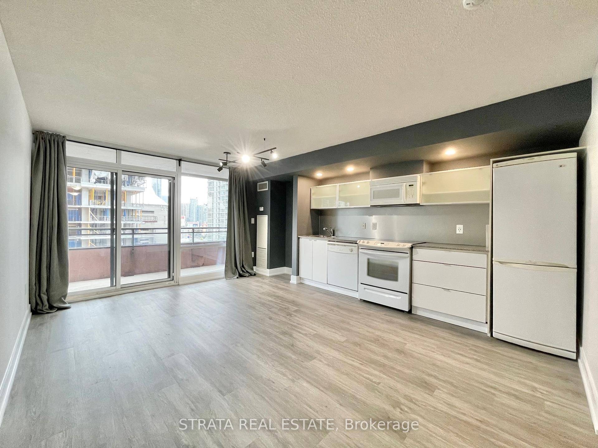 Awesome 1 Bedroom Unit In The Amazing Cityplace And Waterfront Community !
