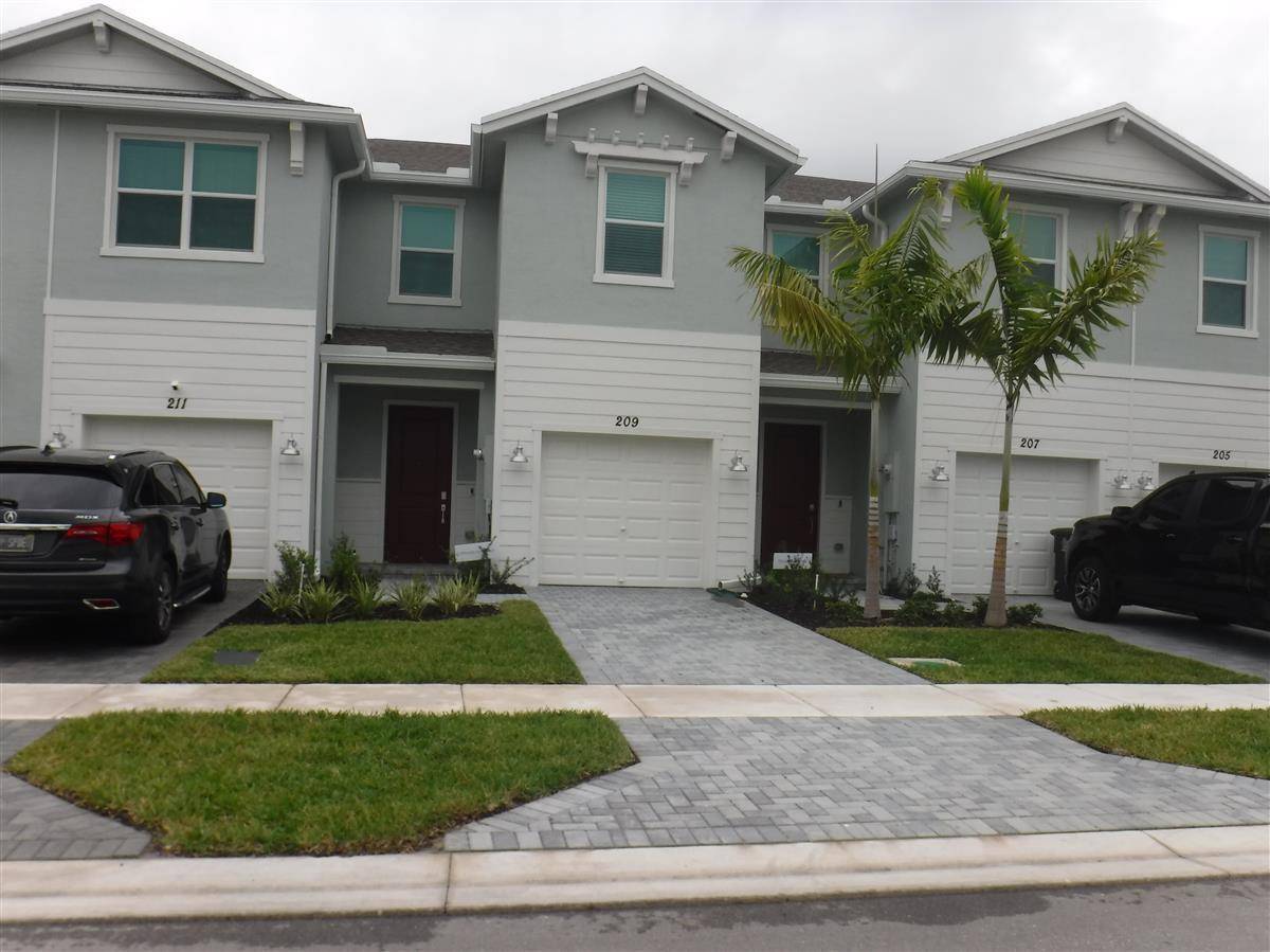 Take a tour of this beautiful 2023 Lennar Cocco townhome, located in a gated community that blends luxury, comfort, and convenience.