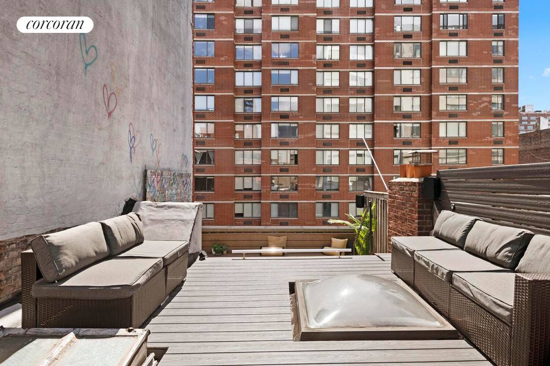 Classic Chelsea Living with Private Rooftop amp ; Wood Burning Fireplace This bright and spacious triplex condo offers a rare opportunity to enjoy flexible living in the heart of Chelsea.