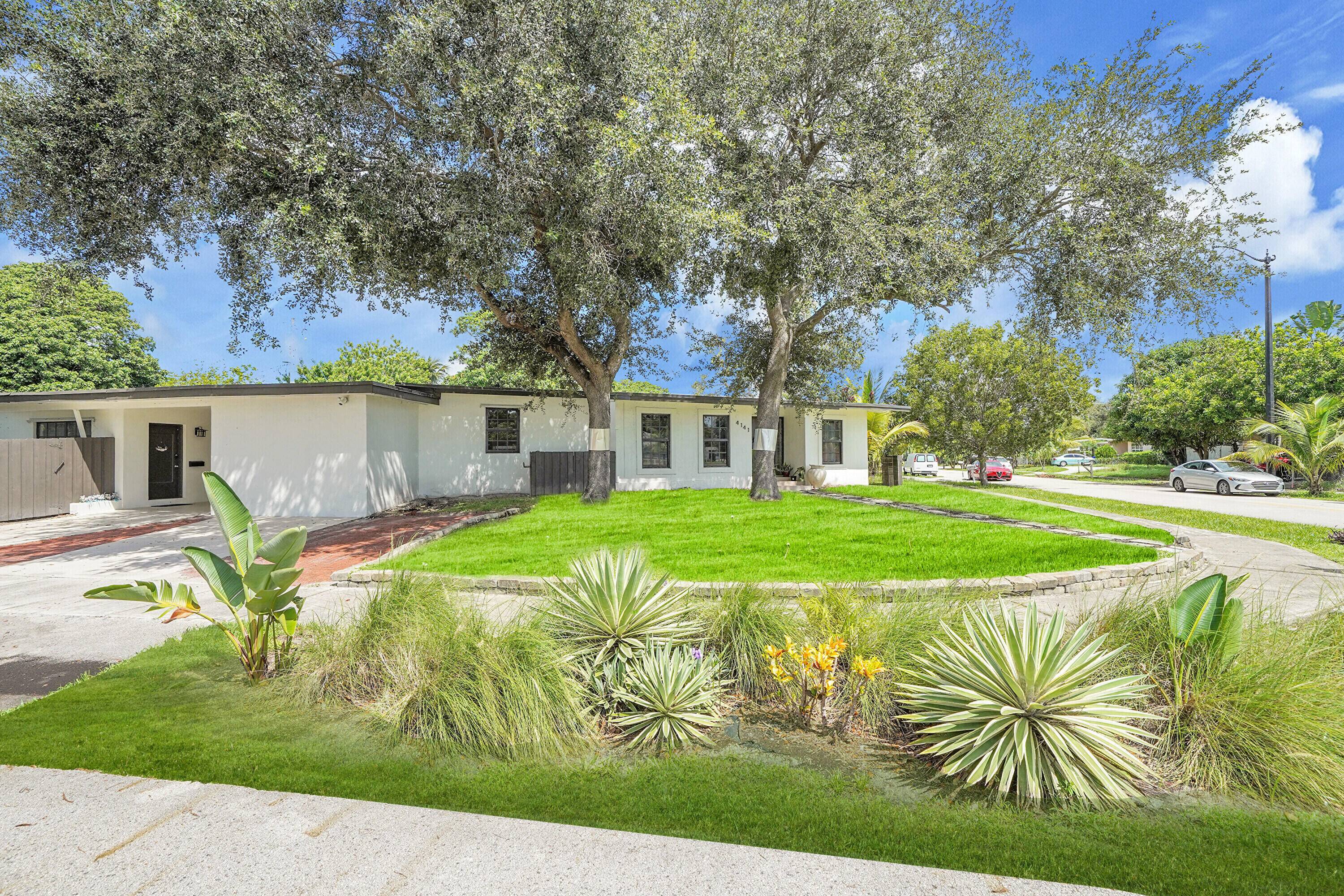 ABSOLUTELY GORGEOUS FULLY RENOVATED SINGLE FAMILY HOME PRIME POMPANO BEACH LOCATION OVERSIZED CORNER LOT Bright Open Split Floor Plan Bonus In Law Suite with Full Kitchen LED Recessed Lighting Crown ...