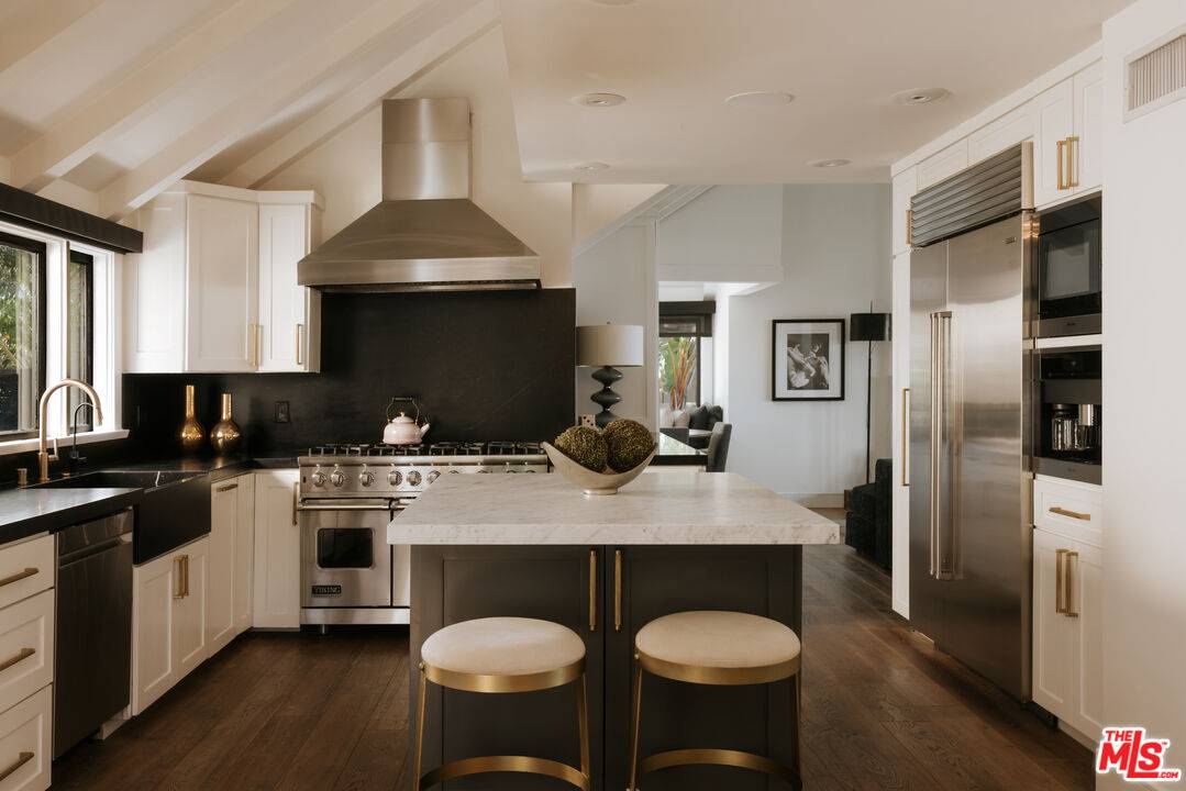 7825 Torreyson Dr 3BR Hollywood Hills East La