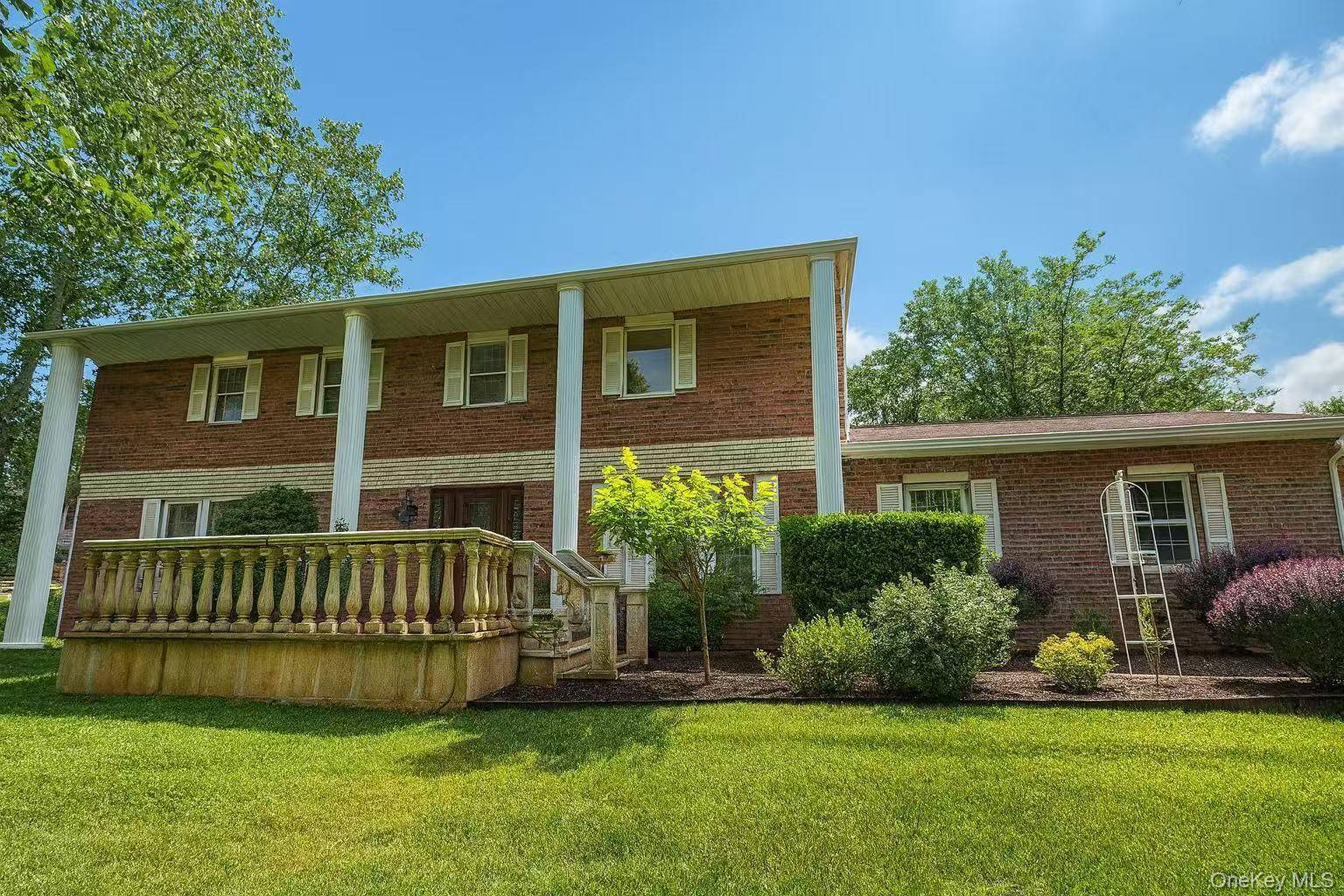 Timeless Luxury in the Heart of Americana Manhasset Long Island s Most Prestigious Neighborhood Welcome to your dream home in one of Long Island s most exclusive and sought after ...