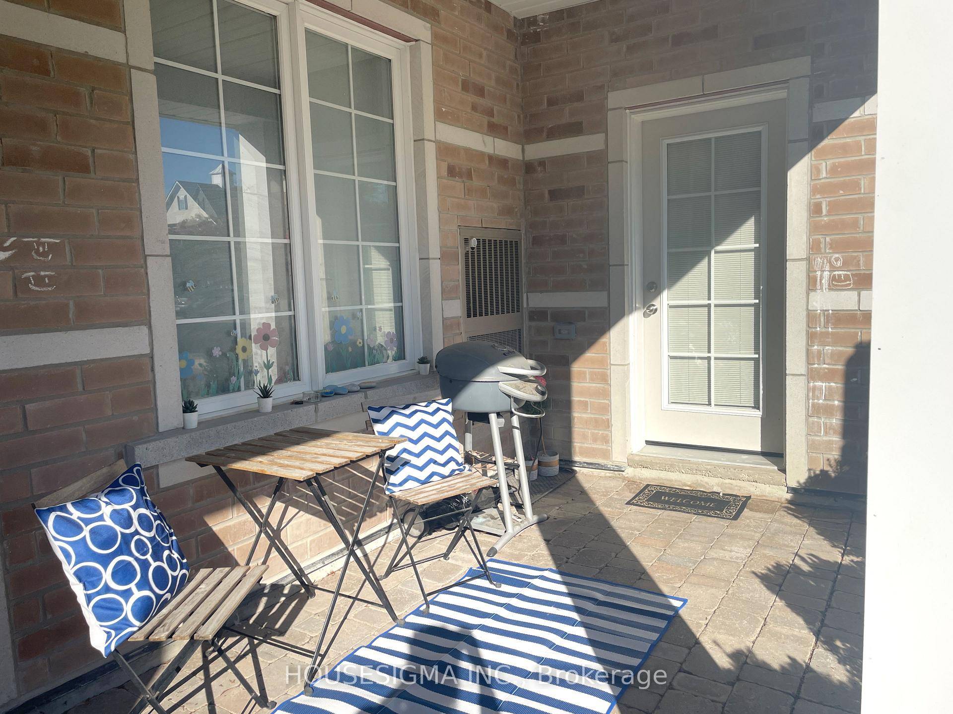 Experience comfortable coastal living in this bright and spacious 2 den condo, perfectly situated in a quiet, private neighbourhood by the Newcastle Marina.