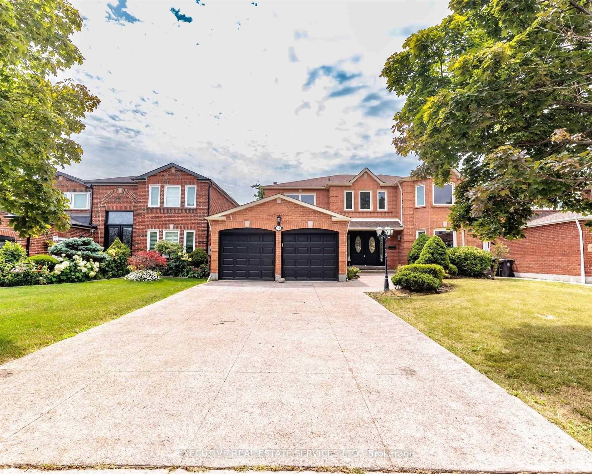 Welcome to 49 Bluenose Crescent a stunning, classy, and gracefully finished detached home in the heart of the highly sought after Highland Creek community.