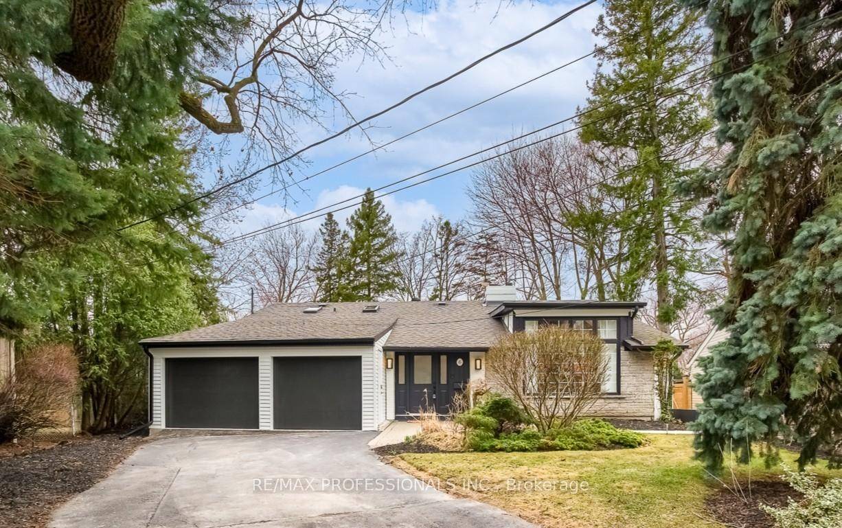 Welcome to 6 Ainsley Gardens, a magnificent property situated on one of Etobicoke's most sought after cul de sacs !