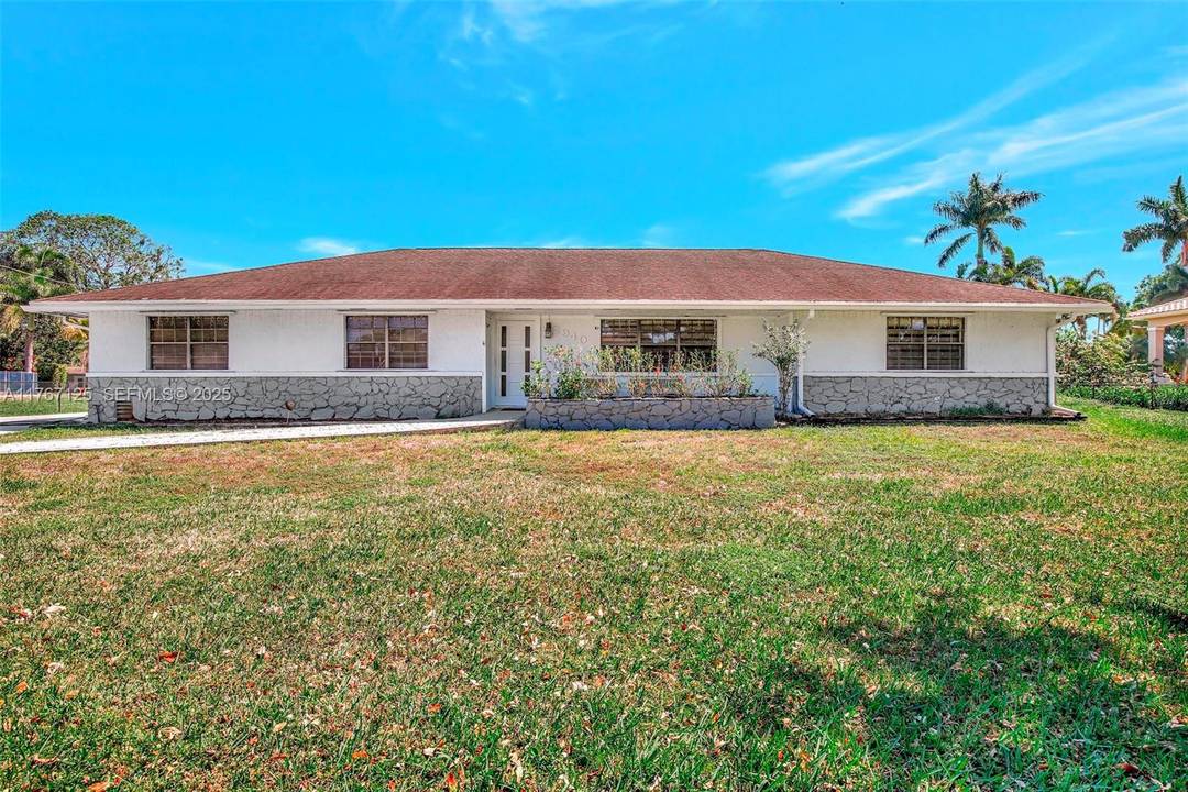 Beautiful home in West Davie situated on a huge lot of 35, 247 SqFt with a canal view.