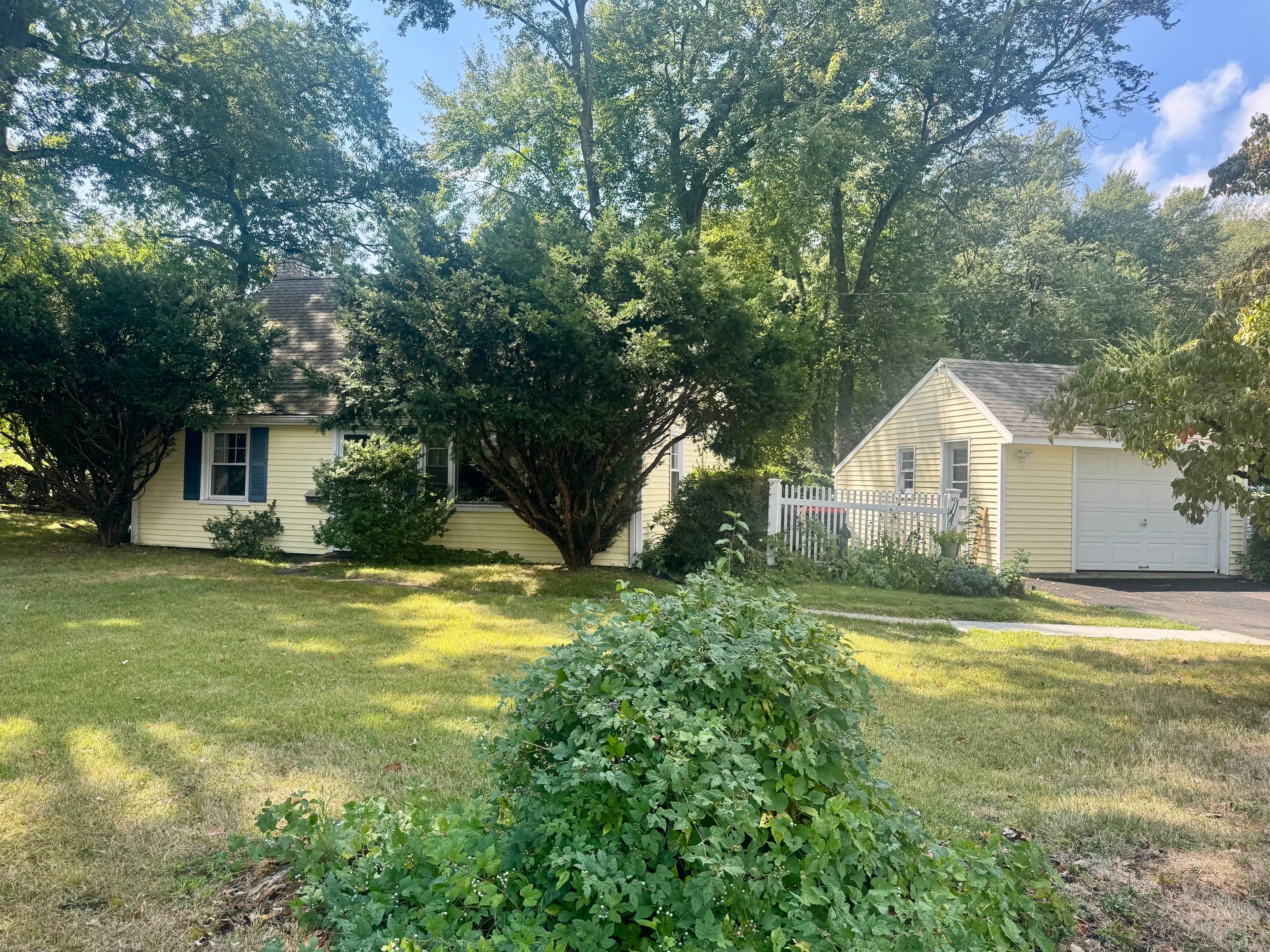 Welcome to this Cape style home located in the desirable Wolfpit neighborhood of Norwalk.