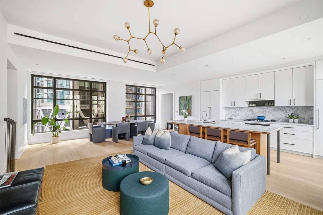 PANORAMIC PARK amp ; OPEN CITY VIEWS NEW DEVELOPMENT FULL SERVICE CONDO Perched on the 12th floor of 25 Park Row, Residence 12D is a meticulously designed 2, 115 square ...