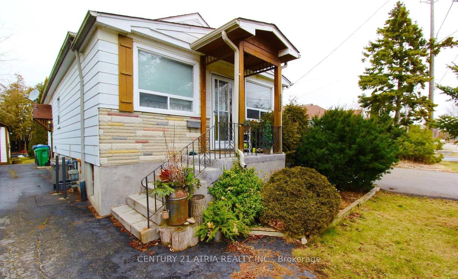 Bright amp ; Clean 1 Bdrm Basement Apt In Sought After Lakeview Neighbourhood !