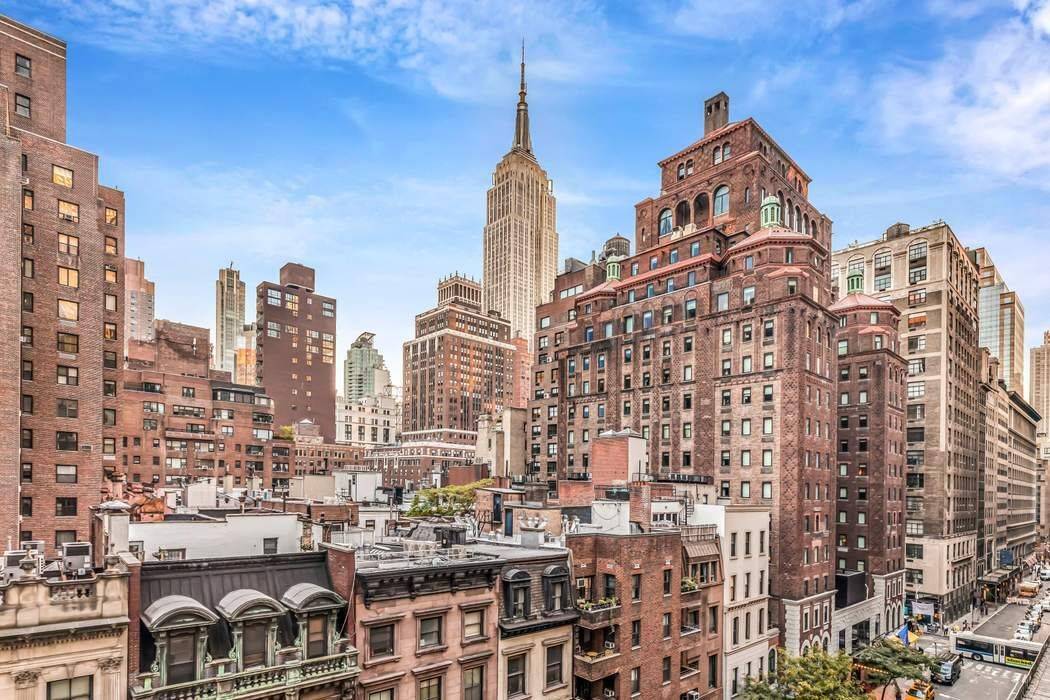 Spacious Junior One Bedroom with panoramic southern city views !