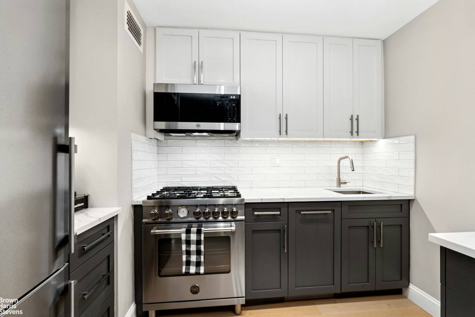 Designed to Perfection Welcome to an exceptional opportunity in the heart of Lincoln Square in this stunningly renovated one bedroom, one bathroom home facing East for early morning sun.