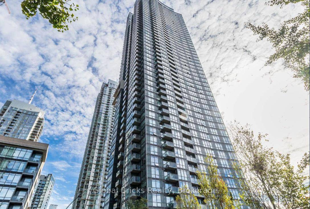 Ideal for Urban Living At CityPlace !