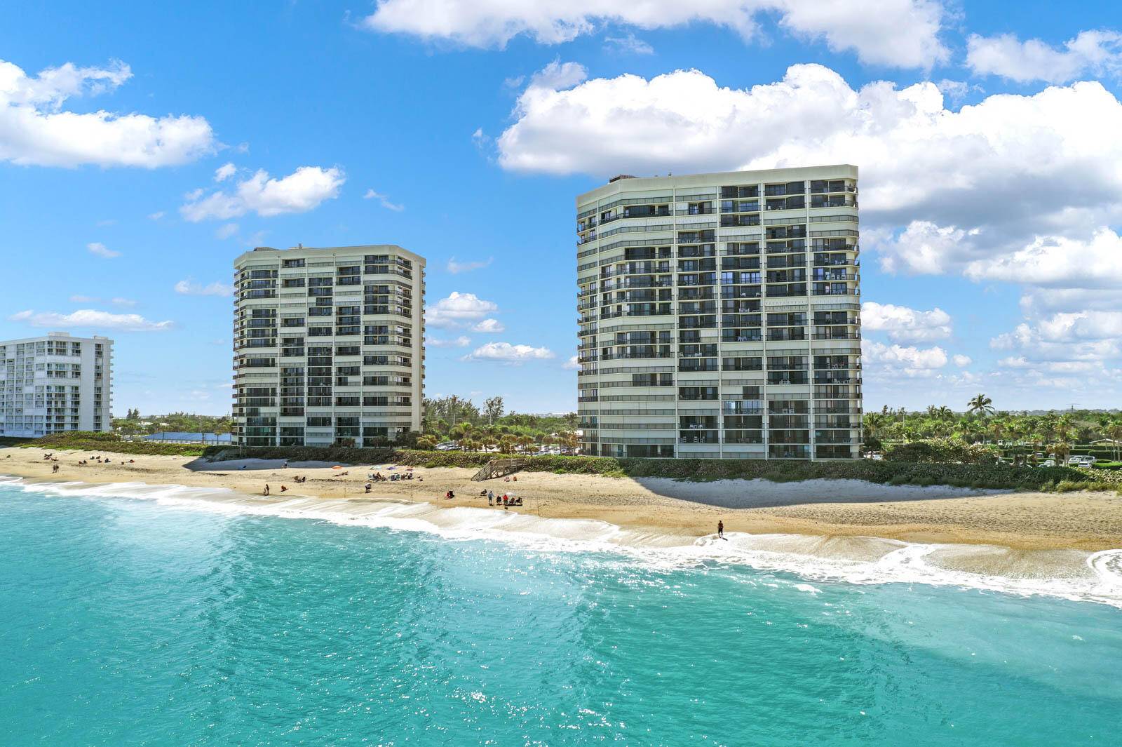 A Luxurious Condo in Luxury Country Club Ocean Front Community !