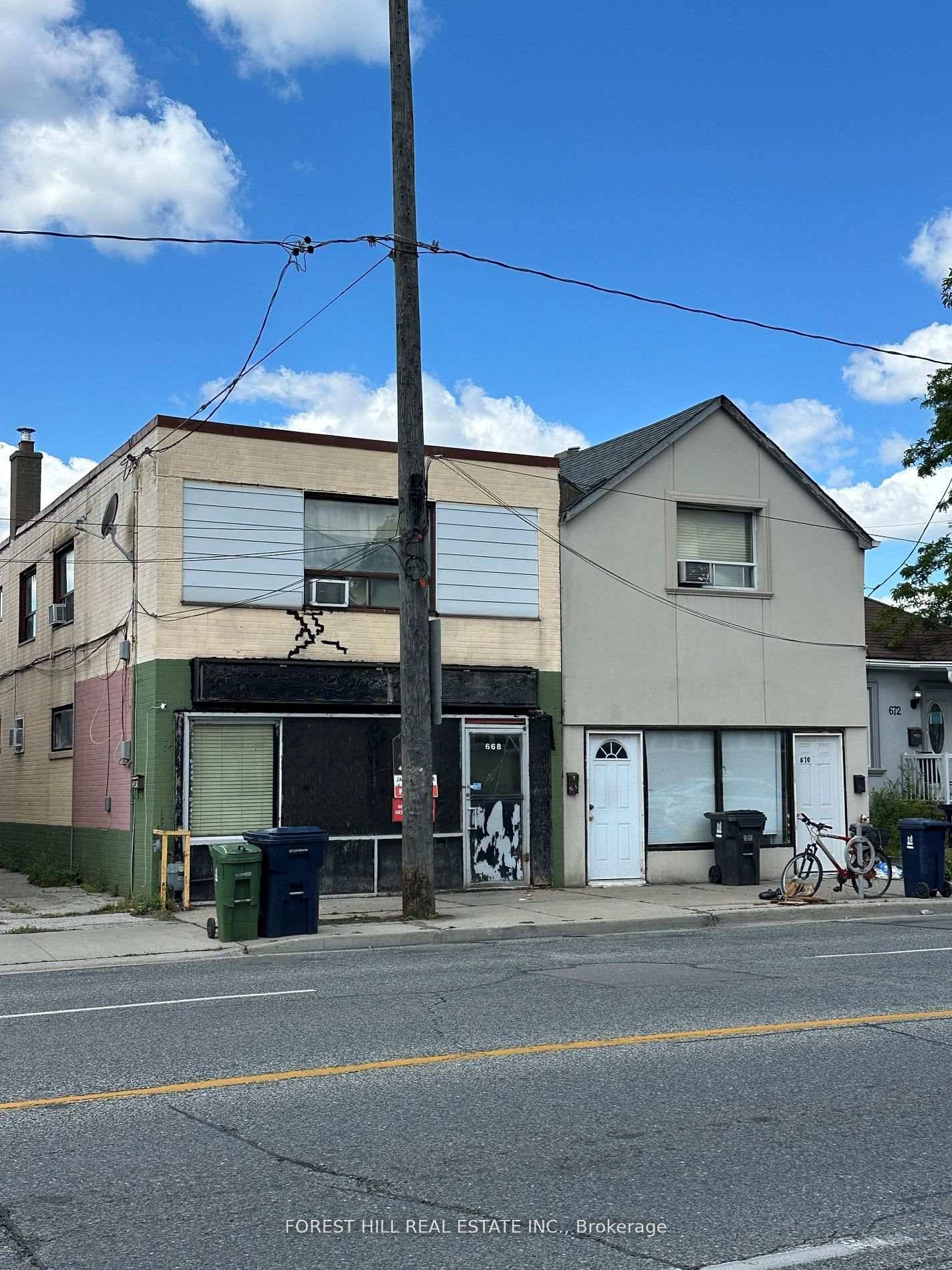 Welcome to 668 Jane Street Excellent Investment Opportunity in the heart of Toronto's vibrant west end ideally suited for end users, multi generational families, co ownership enthusiasts, and savvy investors ...