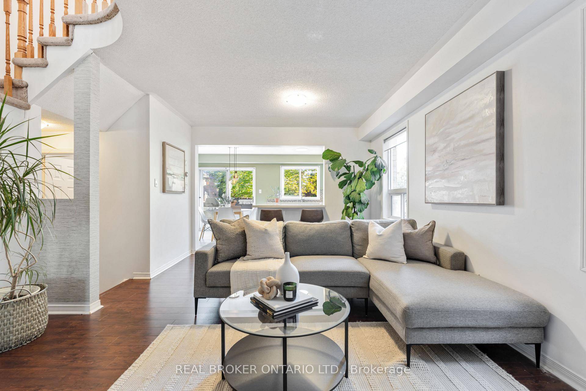 Freehold townhouse conveniently located on the border of South Burlington and Oakville.