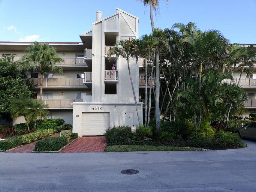Lovely 1 bedroom, 2 bathroom condo Rarely offered.
