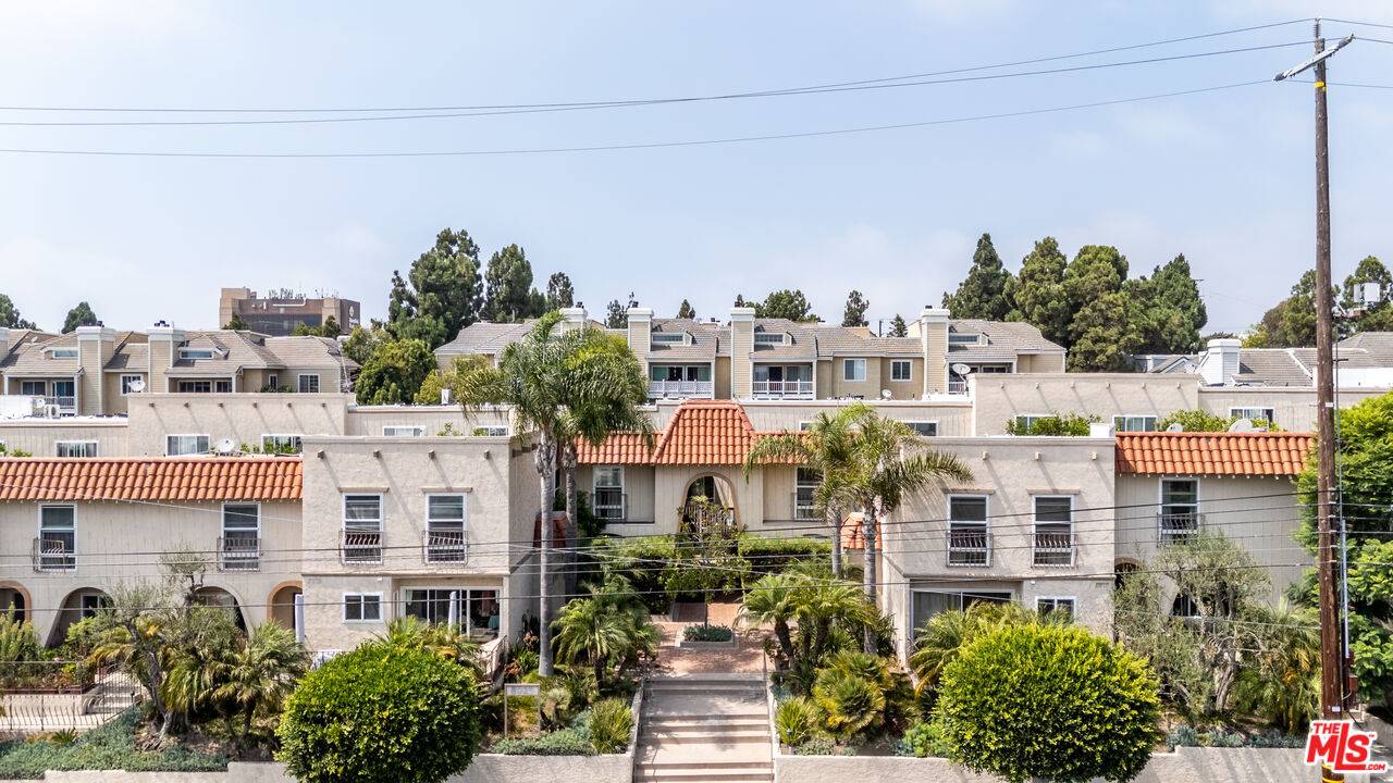 8025   Redlands St 2BR La