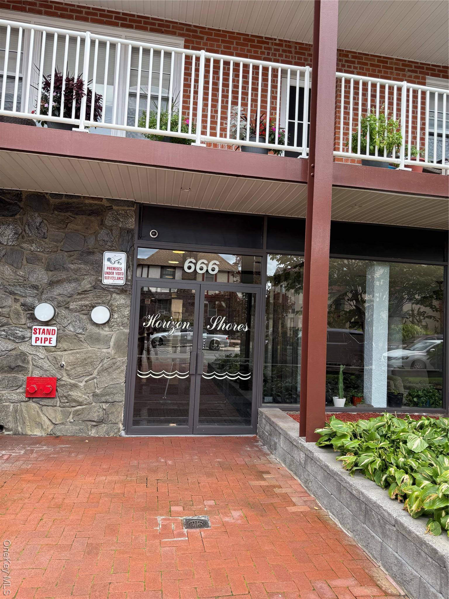 Newly renovated spectacular condominium with access to beach in Horizon Shores.