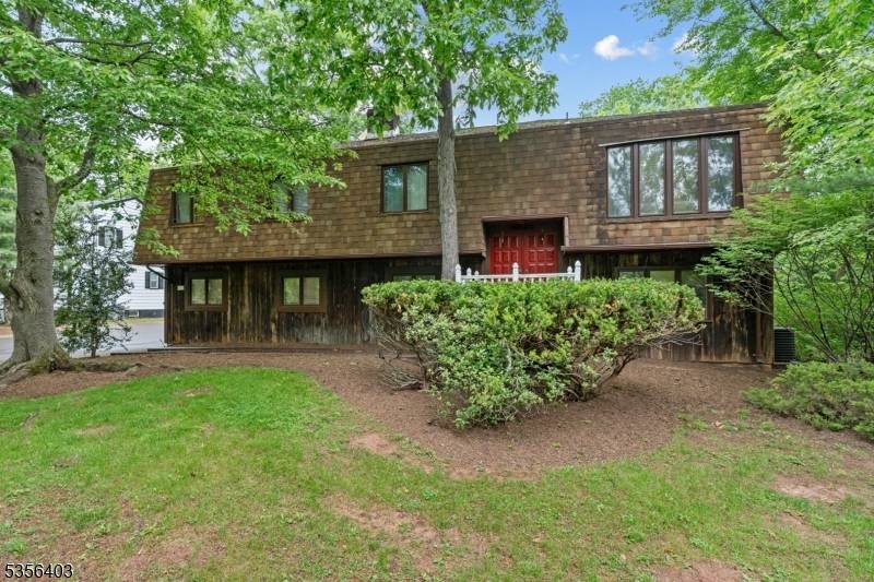 Located in the desirable Bradley Gardens community of Bridgewater, this home features 5 BRs and 3 full baths, with 4 BRs and 2 full baths on the second floor living ...