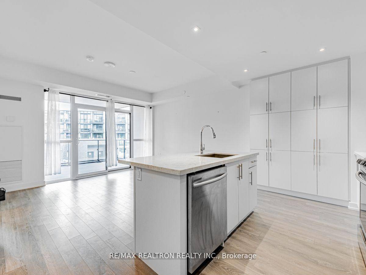 Unfurnished Courtyard Facing Gem Discover this oversized east facing 1 bedroom condo 605 sq.