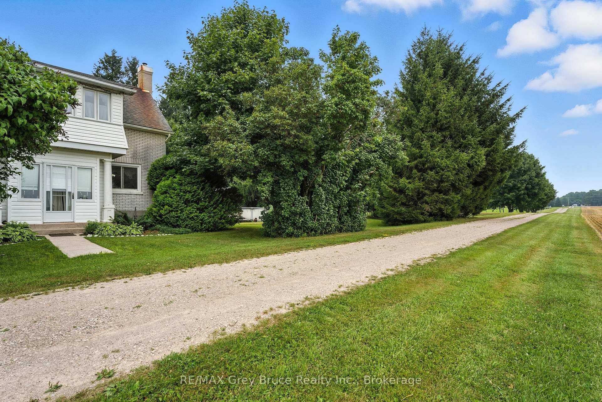 BREATHTAKING SUNSETS ! This charming family farm has hosted plowing matches, and many a family gatherings.