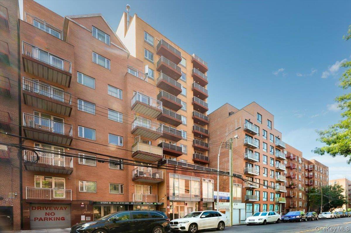 Spacious two bedrooms condo in downtown Flushing for sale, newly built in 2008, 11 stories, 2 Bed amp ; 2 Bath Condo, great view !